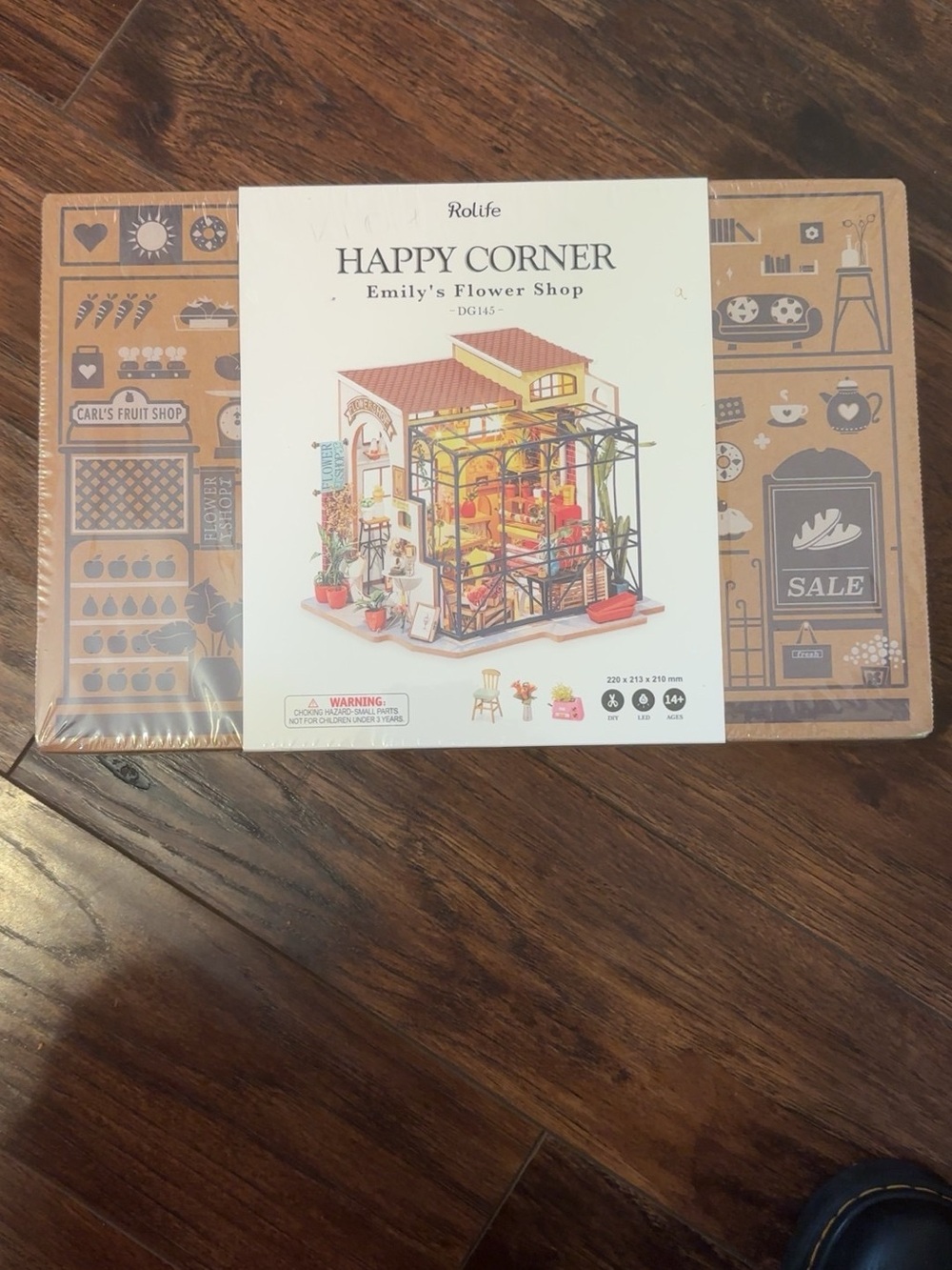 Rolife "Happy Corner" Emily's Flower Shop Miniature Kit - Brown & White
